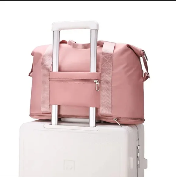 Large Capacity Storage Travel Bag. $15 each - Picture 7 of 13